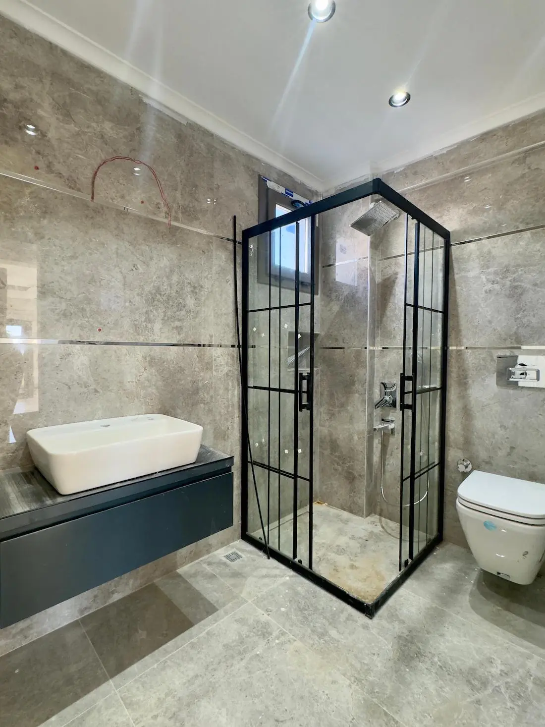 Fitted shower